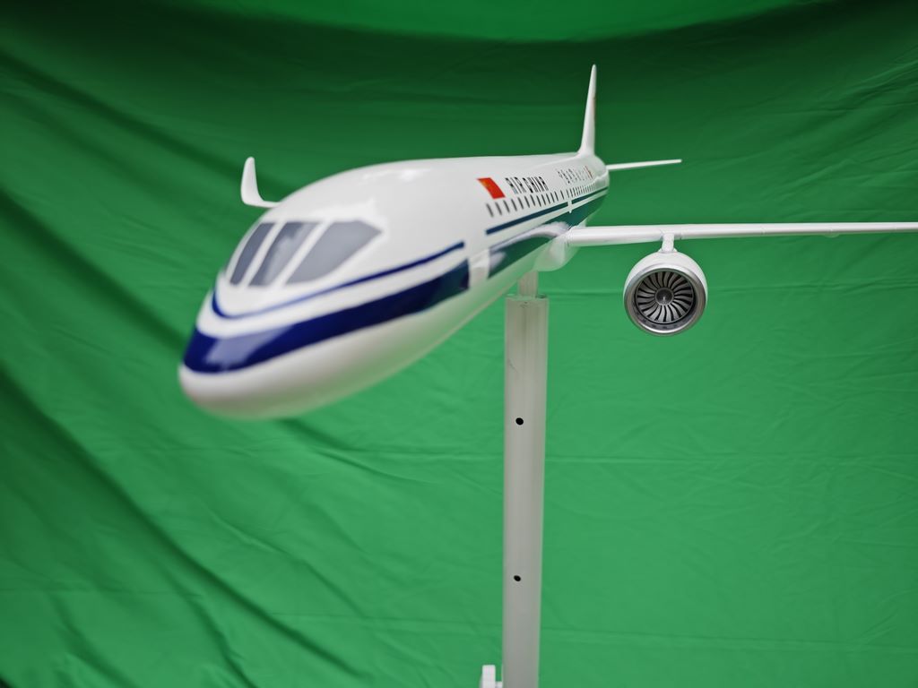 Customized aircraft model manufacturer